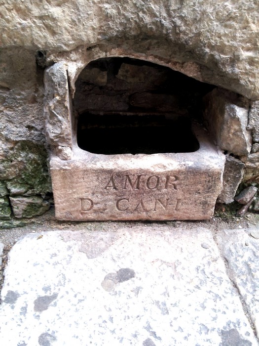 Abbeveratoio per cani pubblico a Sibenik