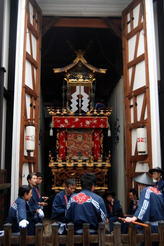 Takayama, preparations around a float storehouse